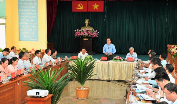 Bí thư Thành ủy TPHCM Nguyễn Văn Nên phát biểu trong buổi làm việc với huyện Cần Giờ. Ảnh: VIỆT DŨNG