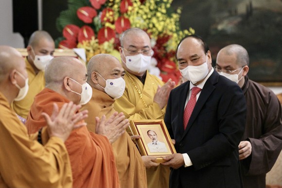 Chủ tịch nước Nguyễn Xuân Phúc tiếp Đoàn đại biểu Giáo hội Phật giáo Việt Nam ảnh 4