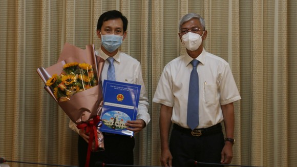 Ông Lê Hồng Sơn đến nhận công tác tại Thành ủy TPHCM ảnh 1