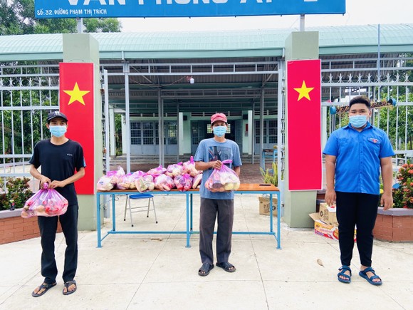 17 chuyến xe Chia sẻ yêu thương ở quê hương Đất thép ảnh 5