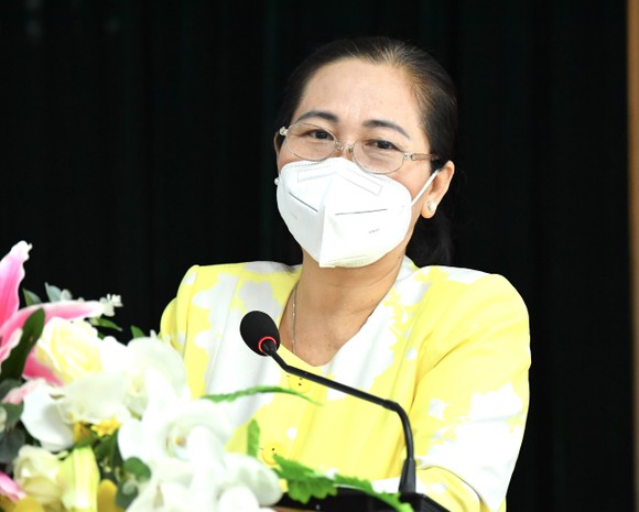 Chủ tịch HĐND TPHCM Nguyễn Thị Lệ phát biểu tại hội nghị. Ảnh: VIỆT DŨNG