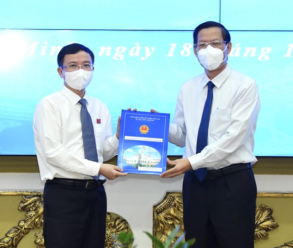 Đồng chí Đặng Quốc Toàn giữ chức vụ Chánh Văn phòng UBND TPHCM ảnh 2