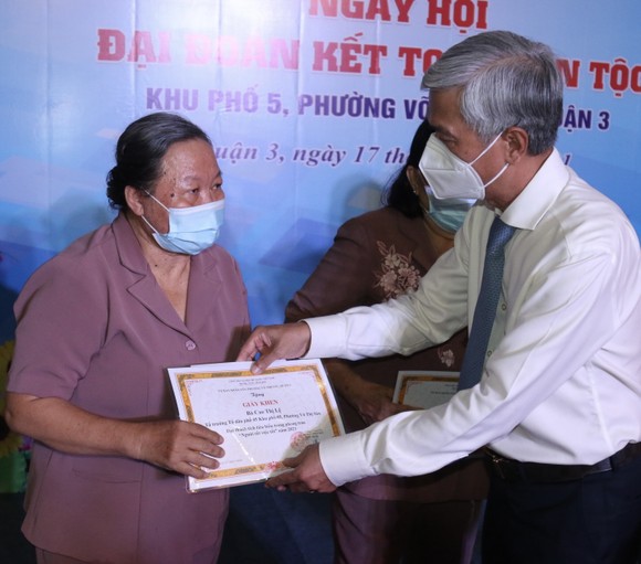 Phó Chủ tịch UBND TPHCM Võ Văn Hoan: Đoàn kết, ra sức lao động để phục hồi kinh tế ảnh 2