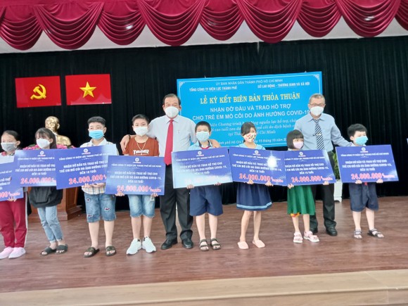 Sở LĐTB-XH TPHCM đề xuất cấp thẻ tài khoản, hỗ trợ hàng tháng cho 3.564 trẻ em mồ côi ảnh 1