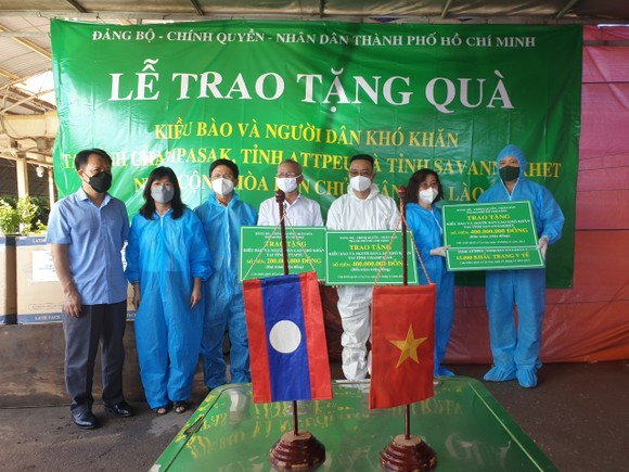 TPHCM hỗ trợ kiều bào và người dân Lào bị ảnh hưởng bởi dịch Covid-19 ảnh 1
