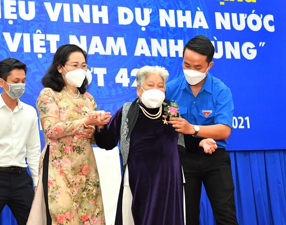 23 mẹ tại TPHCM được tặng danh hiệu Bà mẹ Việt Nam anh hùng ảnh 4