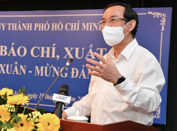 Bí thư Thành ủy TPHCM Nguyễn Văn Nên phát biểu tại buổi gặp gỡ báo chí. Ành: VIỆT DŨNG 