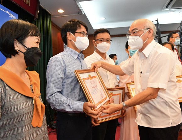 Bí thư Thành ủy TPHCM Nguyễn Văn Nên: lãnh đạo các cấp phải chủ động kết nối với báo chí ảnh 2