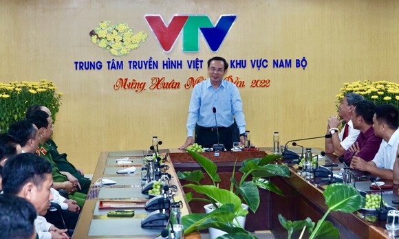 Bí thư Thành ủy TPHCM Nguyễn Văn Nên chúc tết quân đội, công an trong đêm giao thừa ảnh 13