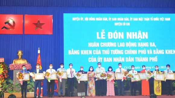 Chủ tịch nước Nguyễn Xuân Phúc trao Huân chương Lao động cho huyện Củ Chi ảnh 3