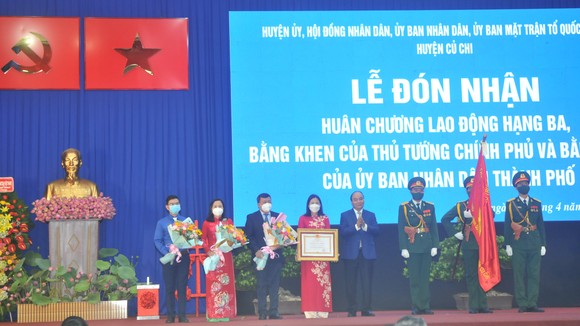 Chủ tịch nước Nguyễn Xuân Phúc trao Huân chương Lao động cho huyện Củ Chi ảnh 1