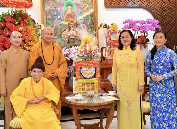 Lãnh đạo Trung ương, TPHCM thăm, chúc mừng dịp Đại lễ Phật đản Phật lịch 2566 ảnh 2