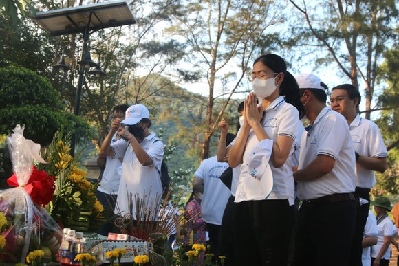 Đoàn đại biểu Quốc hội TPHCM về nguồn tại Côn Đảo ảnh 4