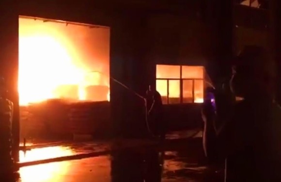 Điều tra nguyên nhân vụ cháy thiêu rụi gần 6.000 m2 nhà xưởng tại khu công nghiệp Suối Tre ảnh 3