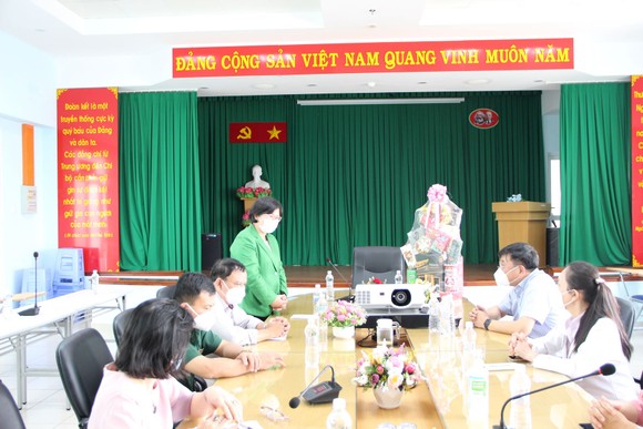 Đồng chí Văn Thị Bạch Tuyết thăm, chúc tết nhiều đơn vị, cá nhân ở quận 7 và huyện Nhà Bè ảnh 4