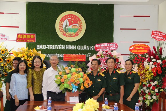 Lãnh đạo TPHCM thăm, chúc mừng các cơ quan báo chí ảnh 9