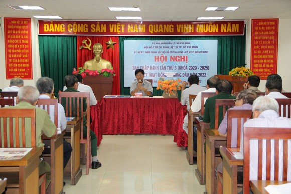 Đại tá Trần Thế Tuyển, Chủ tịch Hội hỗ trợ gia đình liệt sĩ TPHCM chủ trì hội nghị