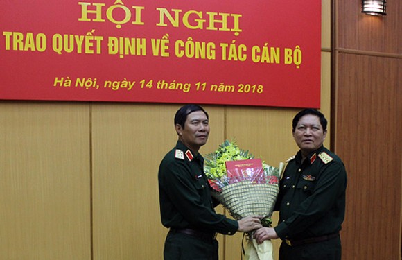 Bổ nhiệm công tác mới Tư lệnh Quân khu 4 và Tư lệnh Bộ Tư lệnh Thủ đô Hà Nội ảnh 1