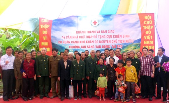 Nguyên Chủ tịch nước Trương Tấn Sang tưởng niệm, tri ân các anh hùng, liệt sĩ tại Vị Xuyên ảnh 11