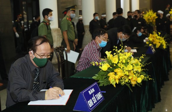 Cử hành trọng thể Quốc tang nguyên Tổng Bí thư Lê Khả Phiêu ảnh 32