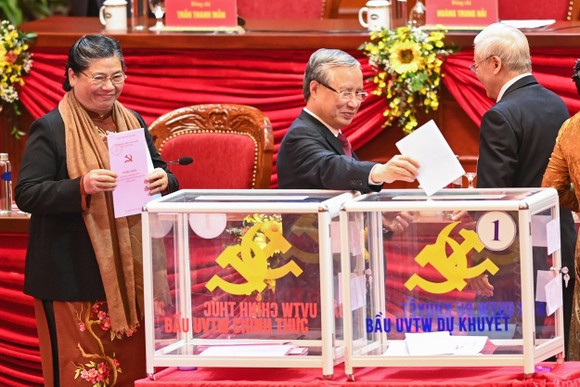 Đại hội XIII của Đảng tiến hành bầu Ban Chấp hành Trung ương khóa XIII ảnh 3