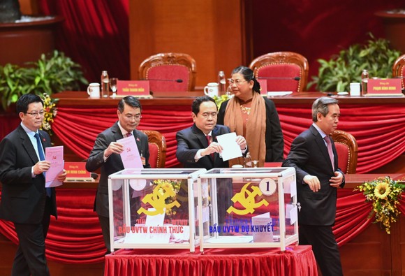Đại hội XIII của Đảng tiến hành bầu Ban Chấp hành Trung ương khóa XIII ảnh 7