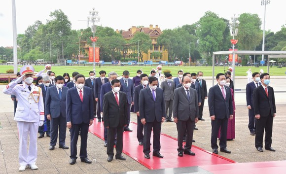 Lãnh đạo Đảng, Nhà nước vào Lăng viếng Chủ tịch Hồ Chí Minh ảnh 3