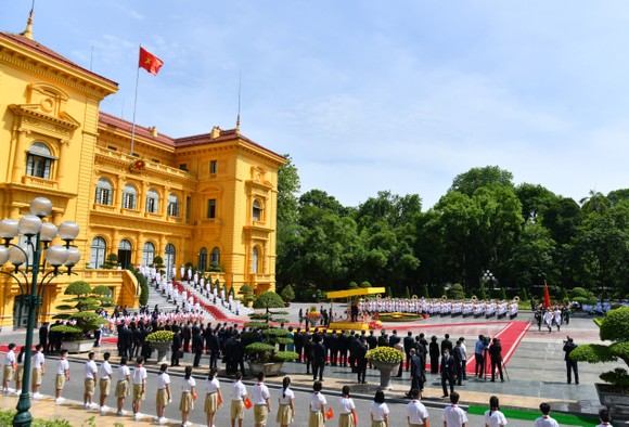 Tổng Bí thư, Chủ tịch nước Lào Thongloun Sisoulith thăm hữu nghị chính thức Việt Nam ảnh 1
