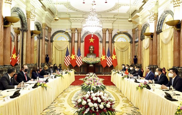 Chủ tịch nước Nguyễn Xuân Phúc hội kiến với Phó Tổng thống Hoa Kỳ Kamala Harris ảnh 2