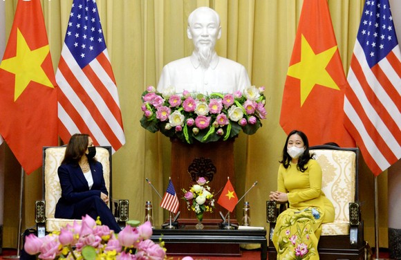 Chủ tịch nước Nguyễn Xuân Phúc hội kiến với Phó Tổng thống Hoa Kỳ Kamala Harris ảnh 4