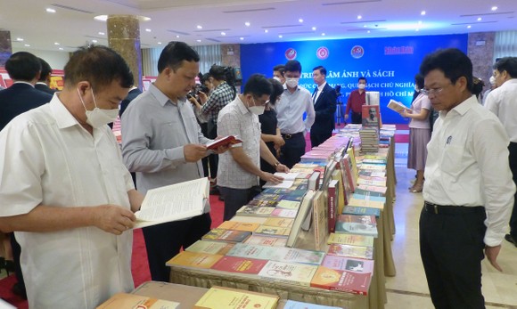Nâng cao đạo đức cách mạng, quét sạch chủ nghĩa cá nhân theo tư tưởng, đạo đức, phong cách Hồ Chí Minh ảnh 10