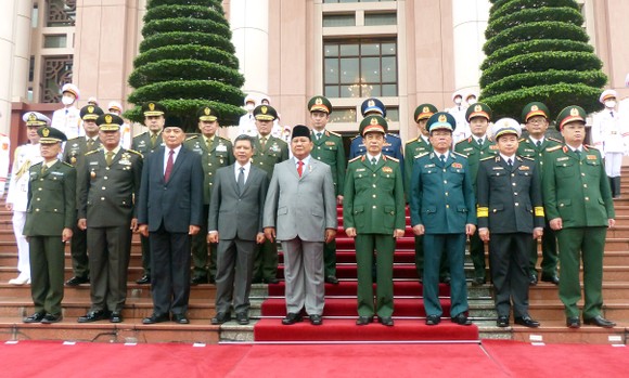 Việt Nam và Indonesia hợp tác quốc phòng, khẳng định việc duy trì hòa bình, ổn định ở Biển Đông ảnh 3
