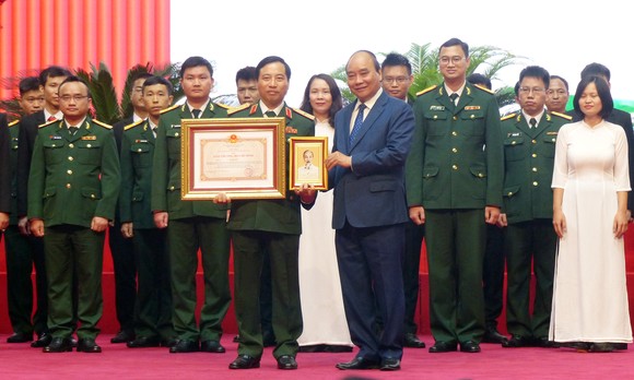 Chủ tịch nước trao Giải thưởng Hồ Chí Minh cho 2 công trình KH-CN ở lĩnh vực quân sự, quốc phòng ảnh 4