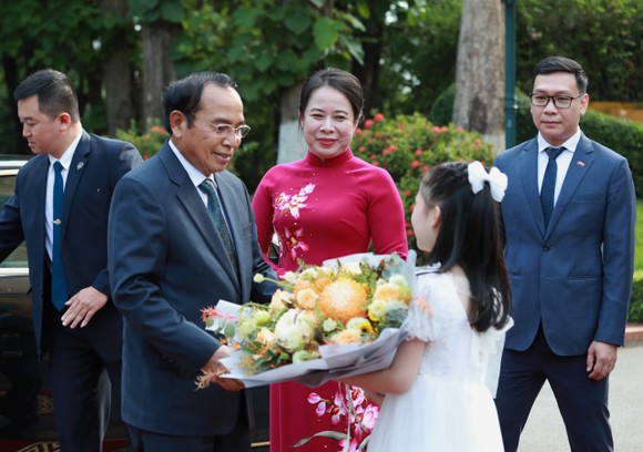 Lễ đón Phó Chủ tịch nước Lào Bounthong Chitmany thăm chính thức Việt Nam ảnh 2