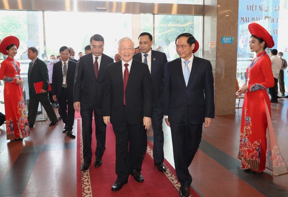 Tự hào về mối quan hệ mẫu mực, vô cùng trong sáng, hết mực thủy chung Việt Nam - Lào ảnh 1