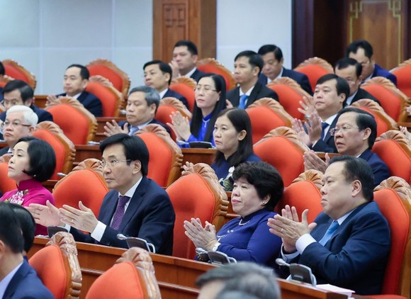 Tổng Bí thư Nguyễn Phú Trọng gợi mở 5 vấn đề lớn tại Hội nghị lần thứ 6 Ban Chấp hành Trung ương Đảng, khóa XIII ảnh 8