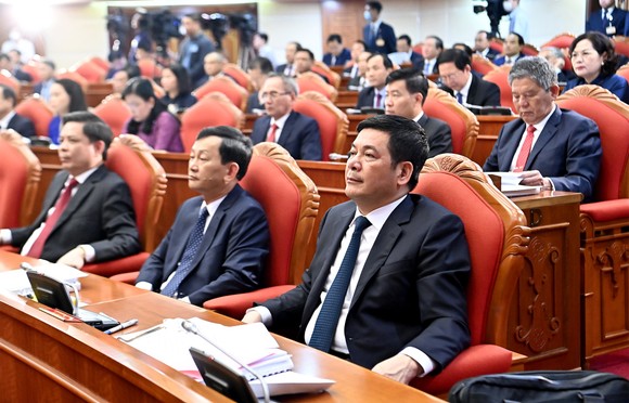 Tổng Bí thư Nguyễn Phú Trọng gợi mở 5 vấn đề lớn tại Hội nghị lần thứ 6 Ban Chấp hành Trung ương Đảng, khóa XIII ảnh 9