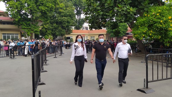 Đông đảo nghệ sĩ, người dân đến viếng, tiễn biệt nghệ sĩ Chí Tài ảnh 6