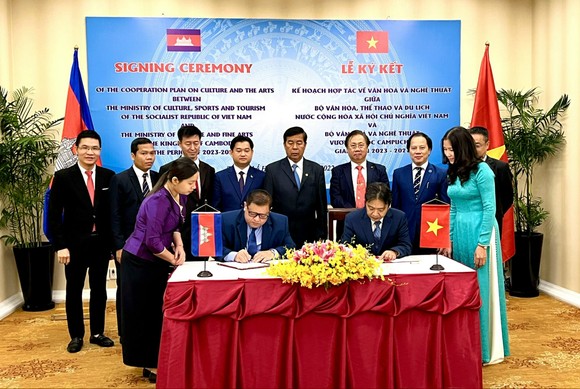 Ký kết hợp tác giao lưu văn hóa Việt Nam – Campuchia ảnh 1