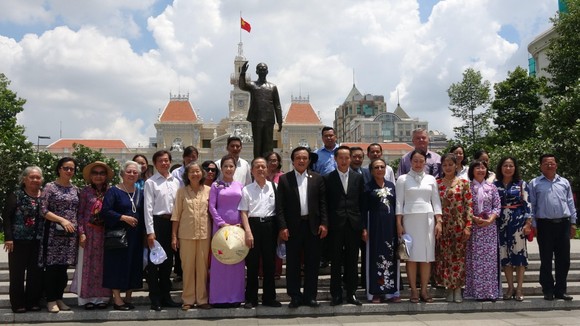 Đoàn đại biểu TPHCM dâng hương, dâng hoa tưởng nhớ Chủ tịch Hồ Chí Minh ảnh 5