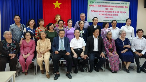 Đoàn đại biểu TPHCM dâng hương, dâng hoa tưởng nhớ Chủ tịch Hồ Chí Minh ảnh 6