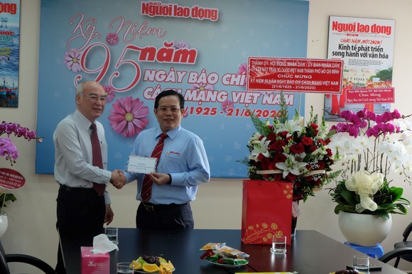 Lãnh đạo TPHCM thăm các cơ quan báo chí nhân Ngày Báo chí Cách mạng Việt Nam ảnh 3