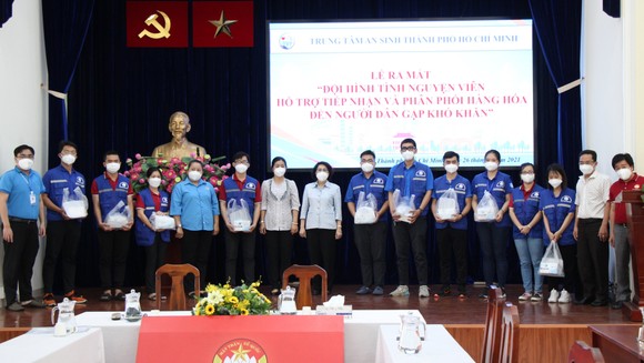 Shipper tình nguyện hỗ trợ tiếp nhận và phân phối hàng hóa đến người dân gặp khó khăn ảnh 1