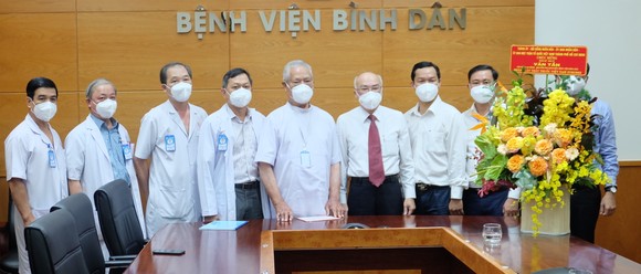 Lãnh đạo TPHCM thăm cán bộ lão thành ngành y tế ảnh 6
