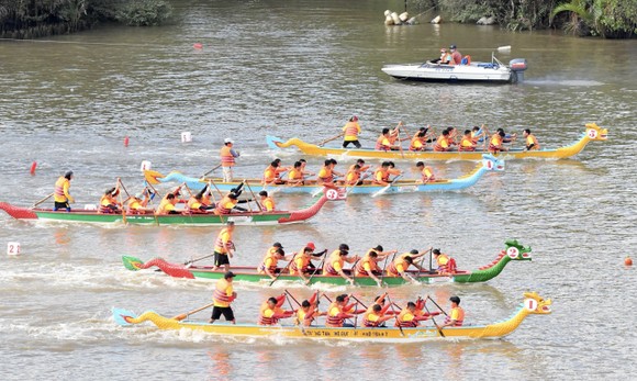Huyện Đồng Phú tỉnh Bình Phước giành giải nhất đua thuyền truyền thống TPHCM năm 2022 ảnh 4