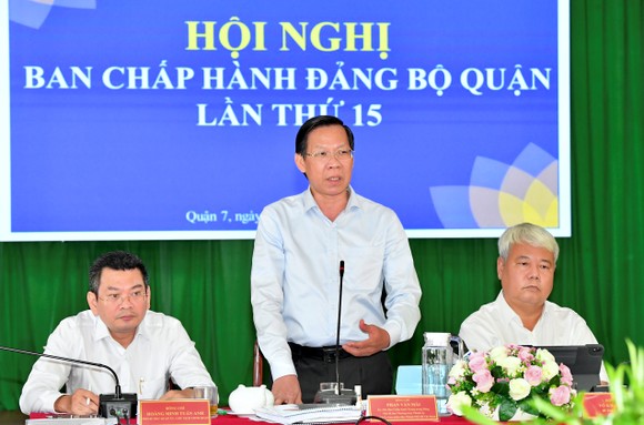 Chủ tịch UBND TPHCM Phan Văn Mãi phát biểu tại Hội nghị BCH Đảng bộ quận 7. Ảnh: VIỆT DŨNG