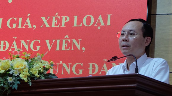 Bí thư Thành ủy TP Thủ Đức Nguyễn Văn Hiếu phát biểu tại hội nghị. Ảnh: THU HƯỜNG
