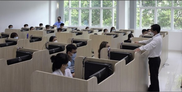 Kỳ thi tuyển dụng công chức khối Đảng, đoàn thể TPHCM năm 2022 chính thức bắt đầu ảnh 2