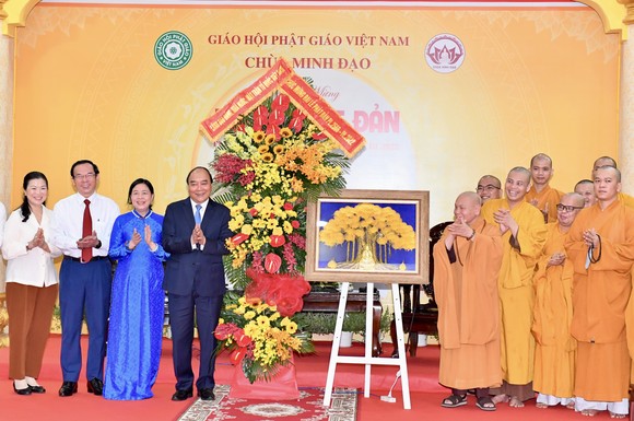 Chủ tịch nước Nguyễn Xuân Phúc thăm chức sắc Giáo hội Phật giáo Việt Nam tại TPHCM ảnh 4