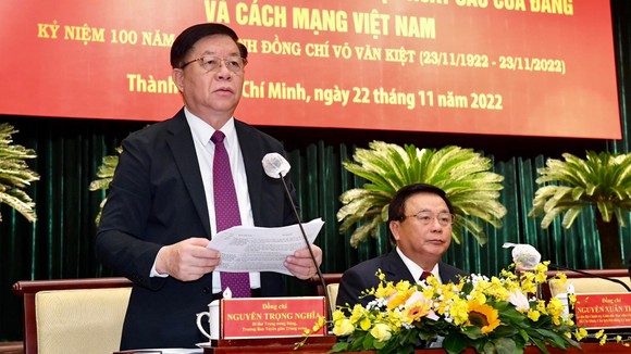 Trưởng Ban Tuyên giáo Trung ương Nguyễn Trọng Nghĩa phát biểu tại hội thảo. Ảnh: VIỆT DŨNG